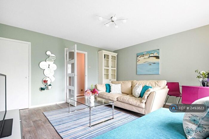 2 Bedroom Flat To Rent In Beauclere House, Surbiton, KT6