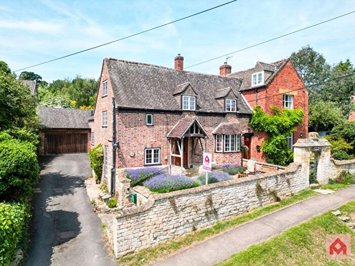 4 Bedroom Semi-Detached House For Sale In Elmley Road, Ashton-Under-Hill, WR11