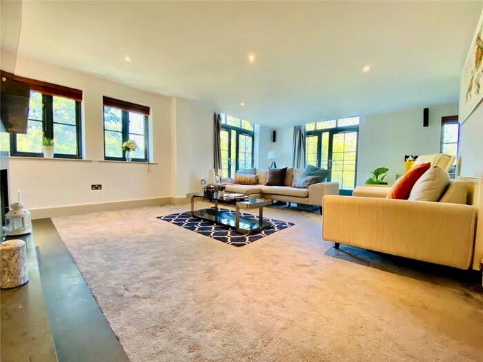 4 Bedroom Flat To Rent In Euan Place, Montague Road, Sale, M33