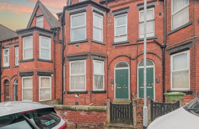 1 Bedroom Flat To Rent In Grange Crescent, Chapeltown, Leeds, LS7