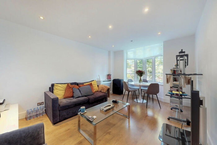 1 Bedroom Apartment To Rent In Grove End Gardens, Grove End Road, St John's Wood, London, NW8