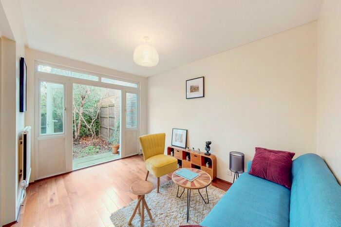 2 Bedroom Maisonette To Rent In Granby Street, Shoreditch, E2