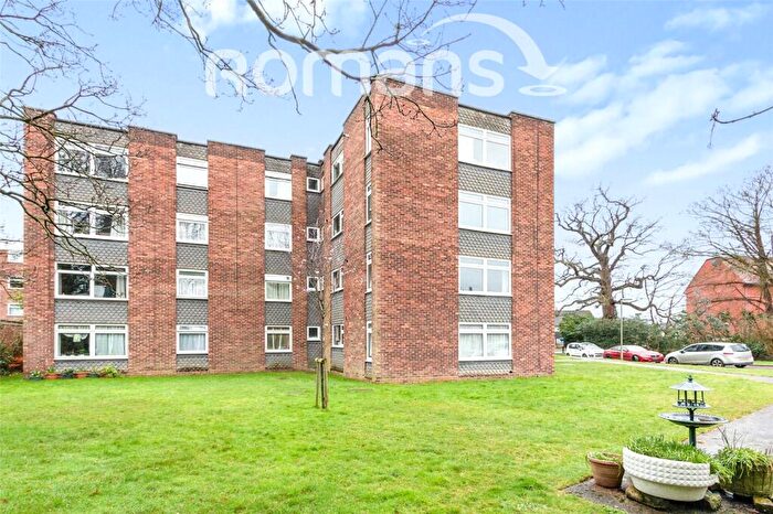 2 Bedroom Apartment For Sale In Chantry Court, Church Road, Frimley, GU16