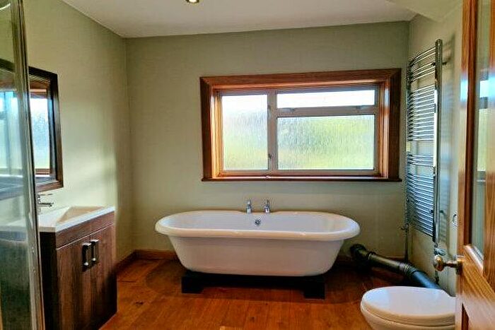 2 Bedroom Property To Rent In Marten Road, London, E17