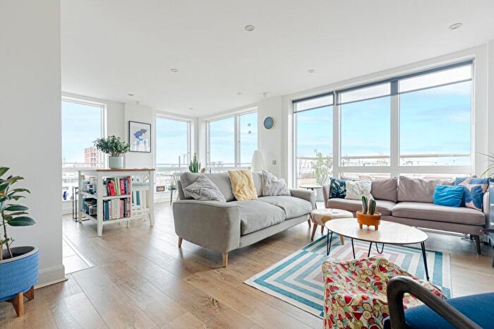 2 Bedroom Penthouse To Rent In Hertford Road, London, N1