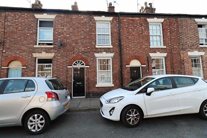 2 Bedroom House To Rent In High Street, Macclesfield, Cheshire, SK11