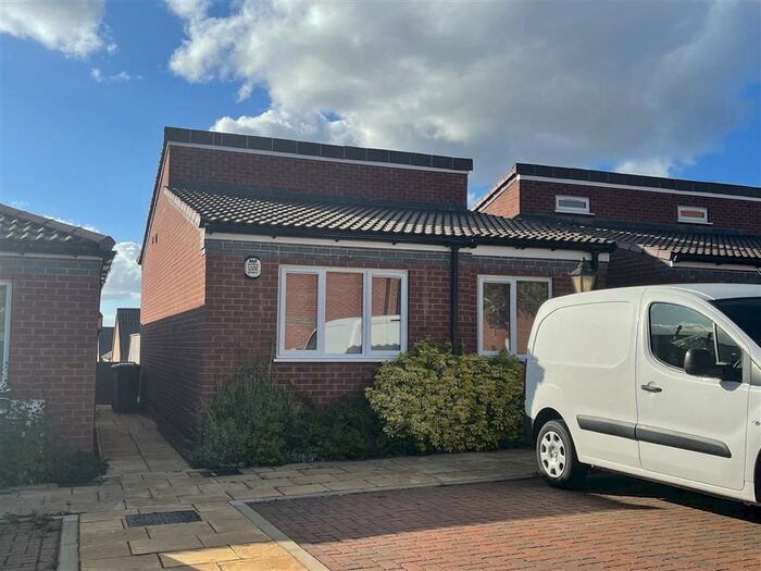 2 Bedroom Bungalow To Rent In Arrons Court, Hockley, Tamworth, B77