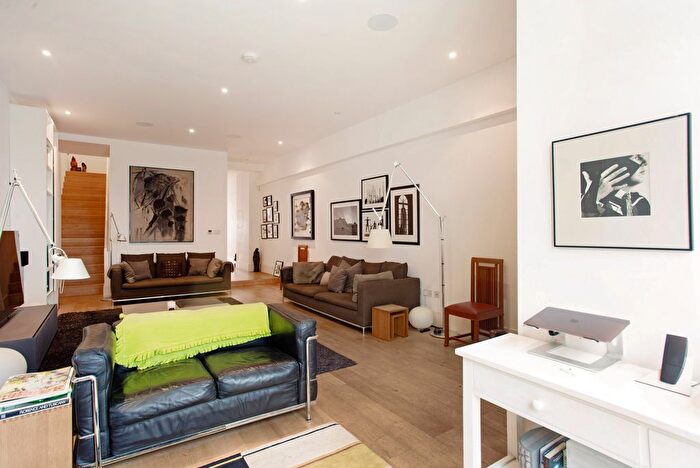 3 Bedroom End Of Terrace House For Sale In Osiers Road, Putney, London, SW18