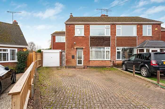 4 Bedroom Semi Detached House For Sale In Eden Croft, Kenilworth, Warwickshire, CV8