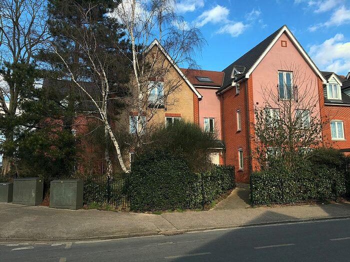 2 Bedroom Flat To Rent In Bramford Road, Ipswich, IP1