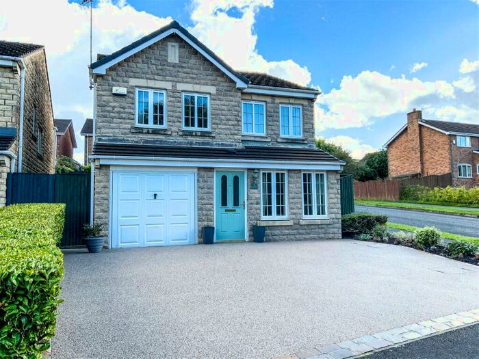 4 Bedroom Detached House For Sale In Hurst Crescent, Glossop, SK13