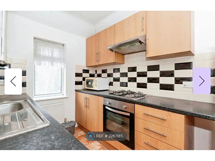 2 Bedroom Maisonette To Rent In Ashwood Avenue, Uxbridge, UB8