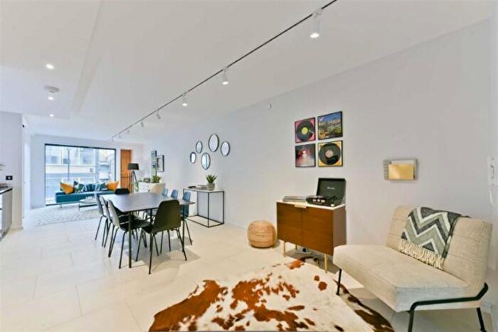 2 Bedroom Apartment To Rent In Hackney Road, Hackney, London, E2