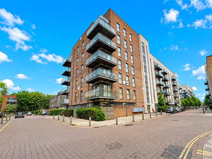 2 Bedroom Flat To Rent In Campus Avenue, Dagenham, RM8
