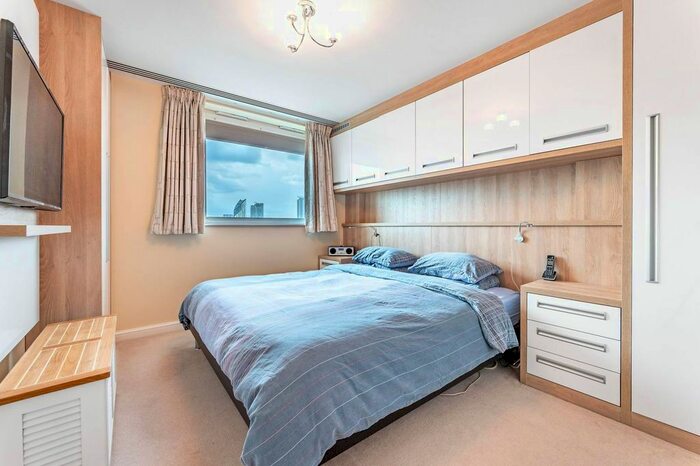 3 Bedroom Flat To Rent In Westminster Bridge Road, Waterloo, London, SE1