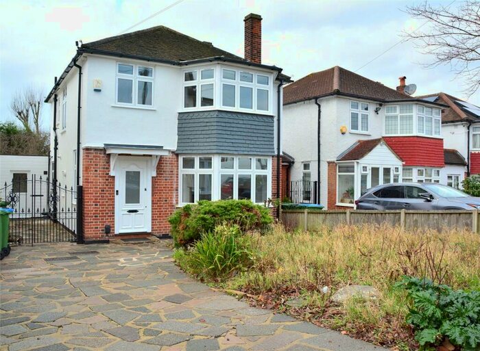 3 Bedroom Detached House To Rent In Horn Park Lane, London, SE12