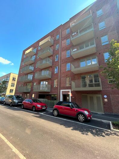 2 Bedroom Flat To Rent In Bridlington Road, South Oxhey, WD19