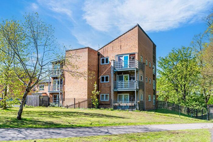 2 Bedroom Flat For Sale In Beeches Bank, Sheffield, S2