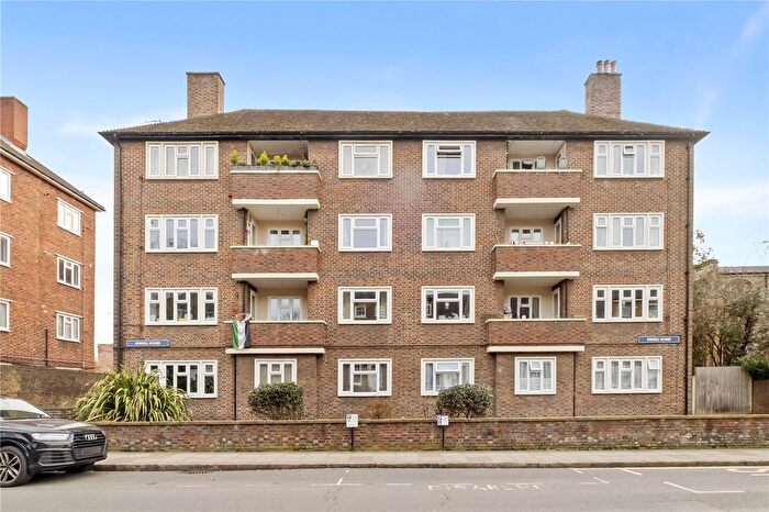 3 Bedroom Flat For Sale In Kindell House, Mortlake High Street, London, SW14