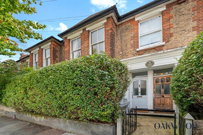 2 Bedroom Flat For Sale In Geldeston Road, London, E5