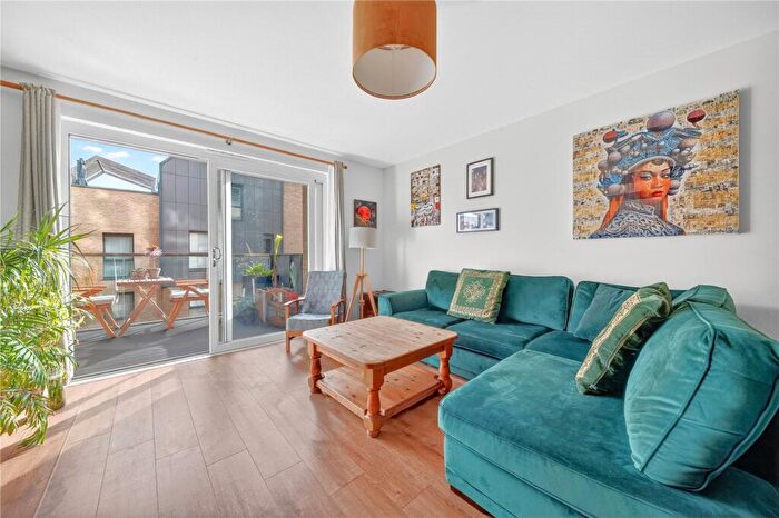 2 Bedroom Flat For Sale In Collendale Road, Walthamstow, London, E17