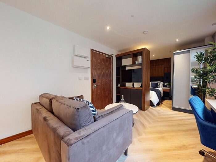 Apartment To Rent In Apt, Live Oasis Deansgate #, M2