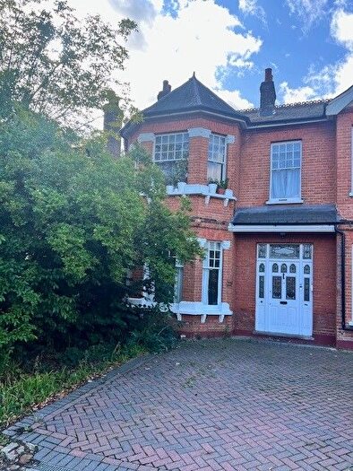 2 Bedroom Property To Rent In Torrington Park, London, N12