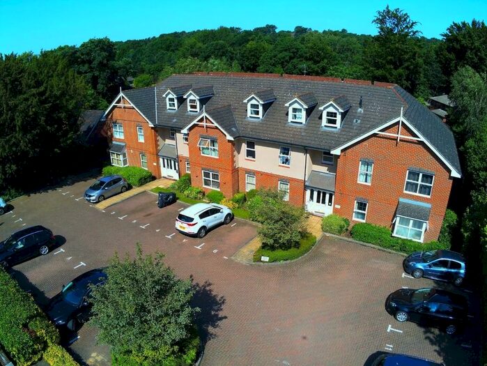 2 Bedroom Flat To Rent In Petworth Court, GU15