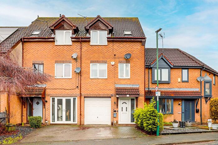 3 Bedroom Town House For Sale In Pearce Drive, Nottingham, NG8