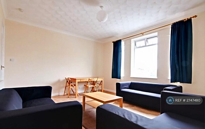 4 Bedroom Terraced House To Rent In Holdenhurst Road, Bournemouth, BH8