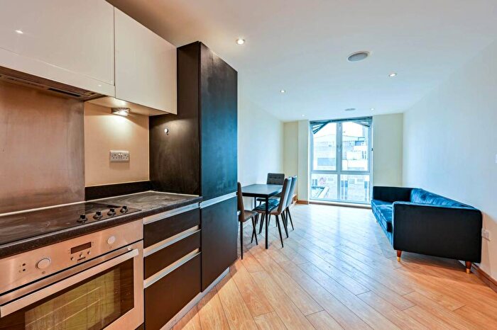 2 Bedroom Flat To Rent In Martyr Road, Guildford, GU1