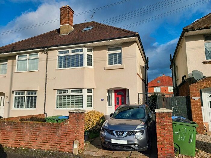 3 Bedroom Semi-Detached House For Sale In Millbrook Road West, Southampton, SO15