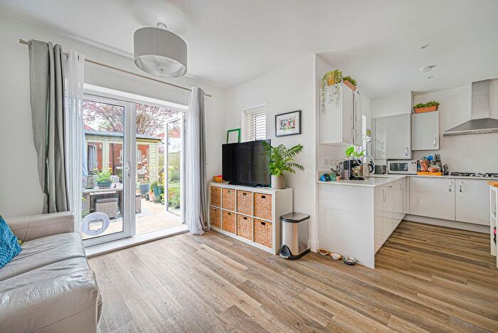 4 Bedroom Semi Detached House For Sale In Holland Gardens, London, SE9