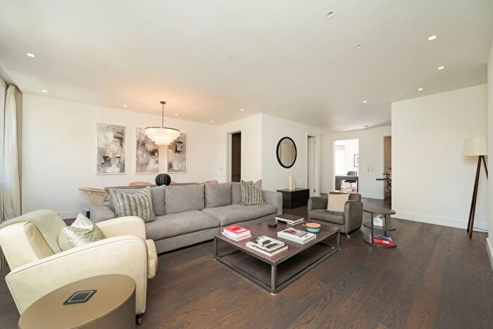 3 Bedroom Flat For Sale In Cadogan Square, Knightsbridge, SW1X
