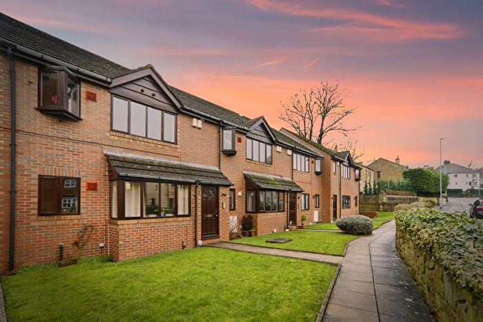 2 Bedroom Flat For Sale In Roker Lane, Pudsey, LS28