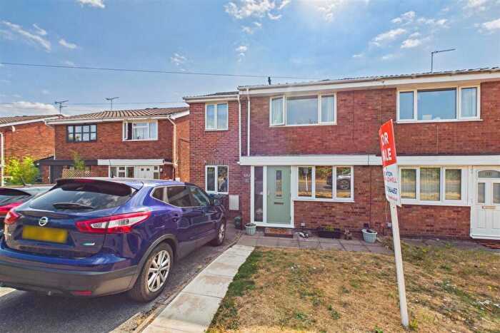 3 Bedroom Semi-Detached House For Sale In Harwood Avenue, Branston, DE14