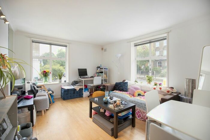 1 Bedroom Flat To Rent In Gibson Square, London, N1