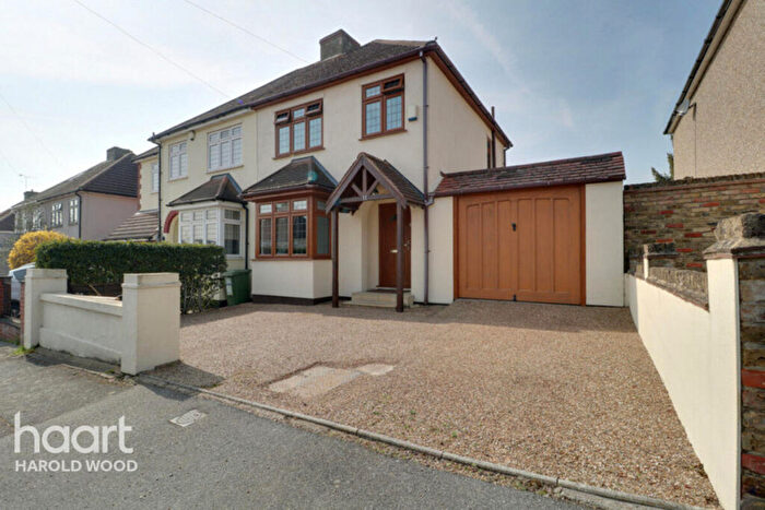 3 Bedroom Semi-Detached House For Sale In Kenilworth Avenue, Harold Park, RM3