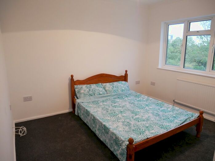 4 Bedroom Semi-Detached House To Rent In Springwell Road, Hounslow, TW5