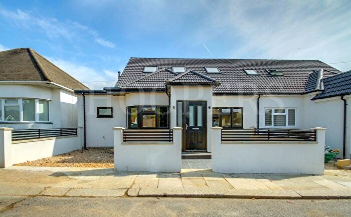 5 Bedroom Bungalow For Sale In Kinloch Drive, London, NW9
