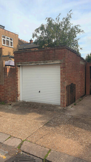 Commercial Garage To Rent In Locket Road, Harrow Wealdstone, Middlesex HA3
