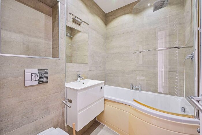 2 Bedroom Flat To Rent In Overhill Road, Dulwich, London, SE22