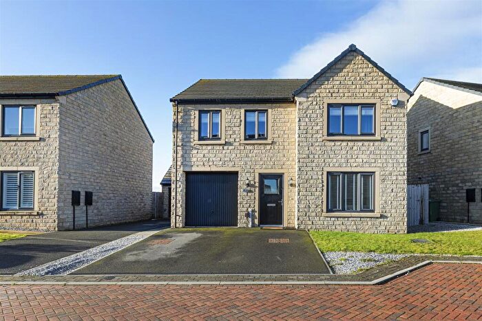 4 Bedroom Detached House For Sale In Smithy Close, Lindley, Huddersfield, HD3