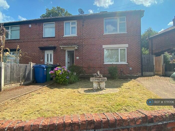 3 Bedroom Semi-Detached House To Rent In Ringwood Avenue, Radcliffe, Manchester, M26