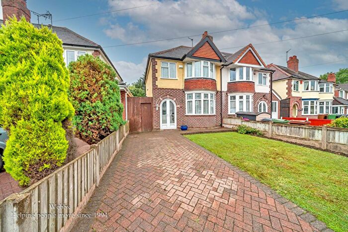 3 Bedroom Semi-detached House For Sale In Delves Crescent, Walsall, WS5
