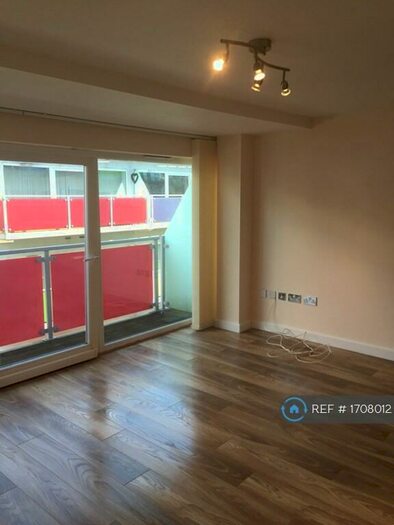 2 Bedroom Flat To Rent In Concord Street, Leeds, LS2