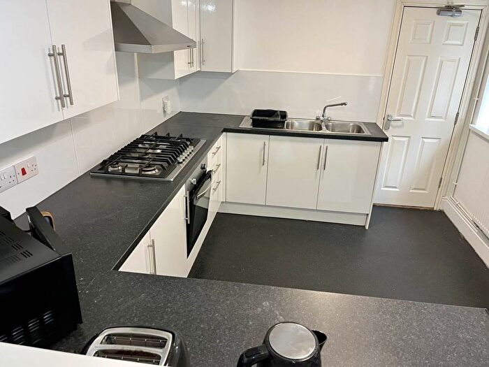 4 Bedroom Property To Rent In Rhyddings Park Road, Brynmill, Swansea, SA2