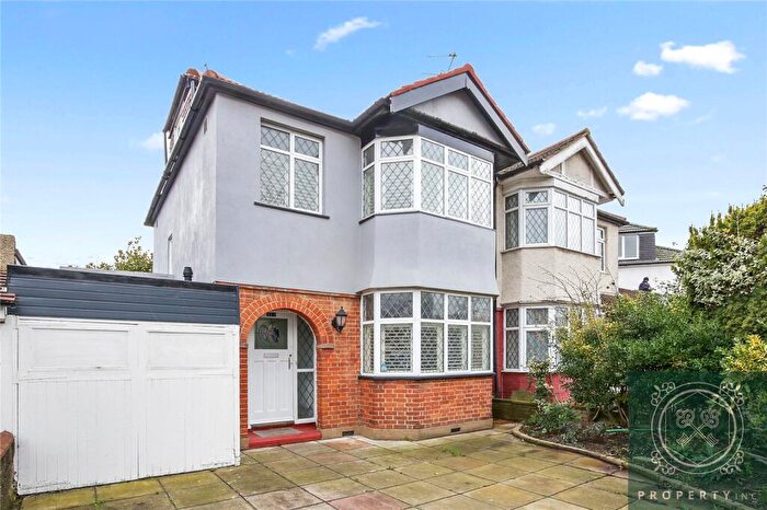 4 Bedroom End Of Terrace House For Sale In Fillebrook Avenue, Enfield, EN1