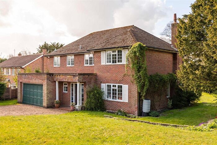 4 Bedroom Detached House For Sale In Yardley Close, Reigate, RH2