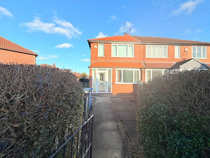 2 Bedroom Semi Detached House For Sale In Thornhill Close, Denton, Manchester, M34